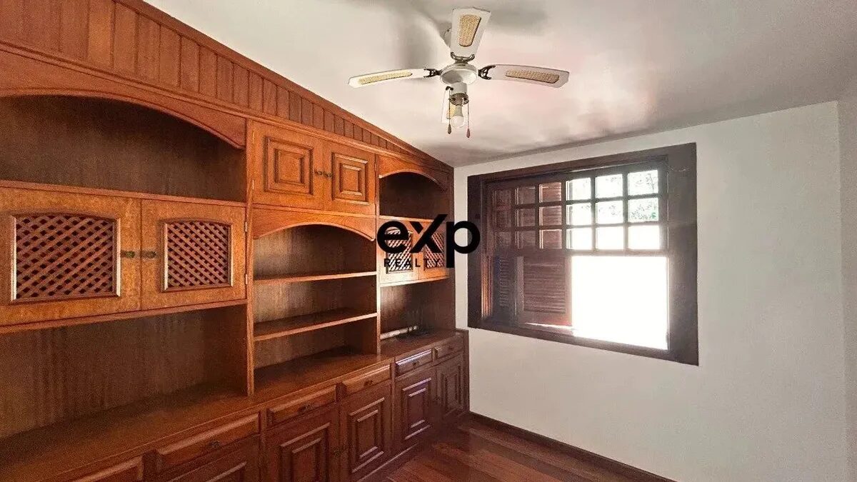 Foto 6 de Casa com piscina no Pinheirinho