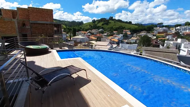 Casa com piscina e sauna no Pinheirinho