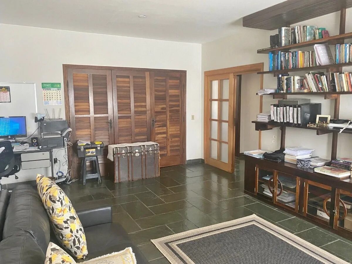 Foto 3 de Casa de 6 quartos no Pinheirinho