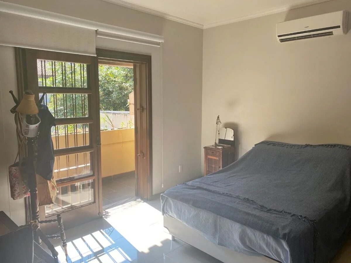 Foto 5 de Casa de 6 quartos no Pinheirinho