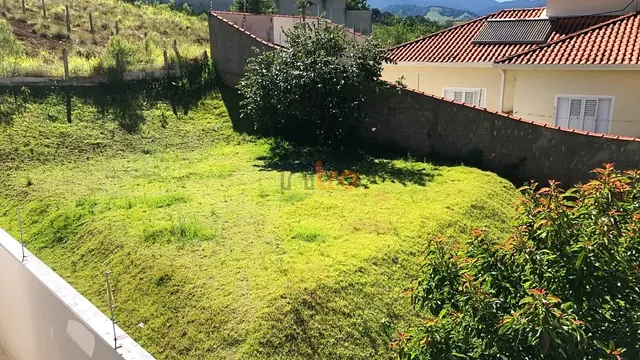 Lote em rua residencial do Pinheirinho