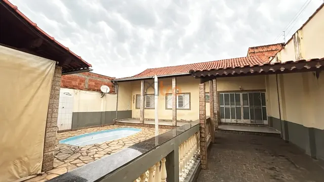 Casa com área externa na Medicina