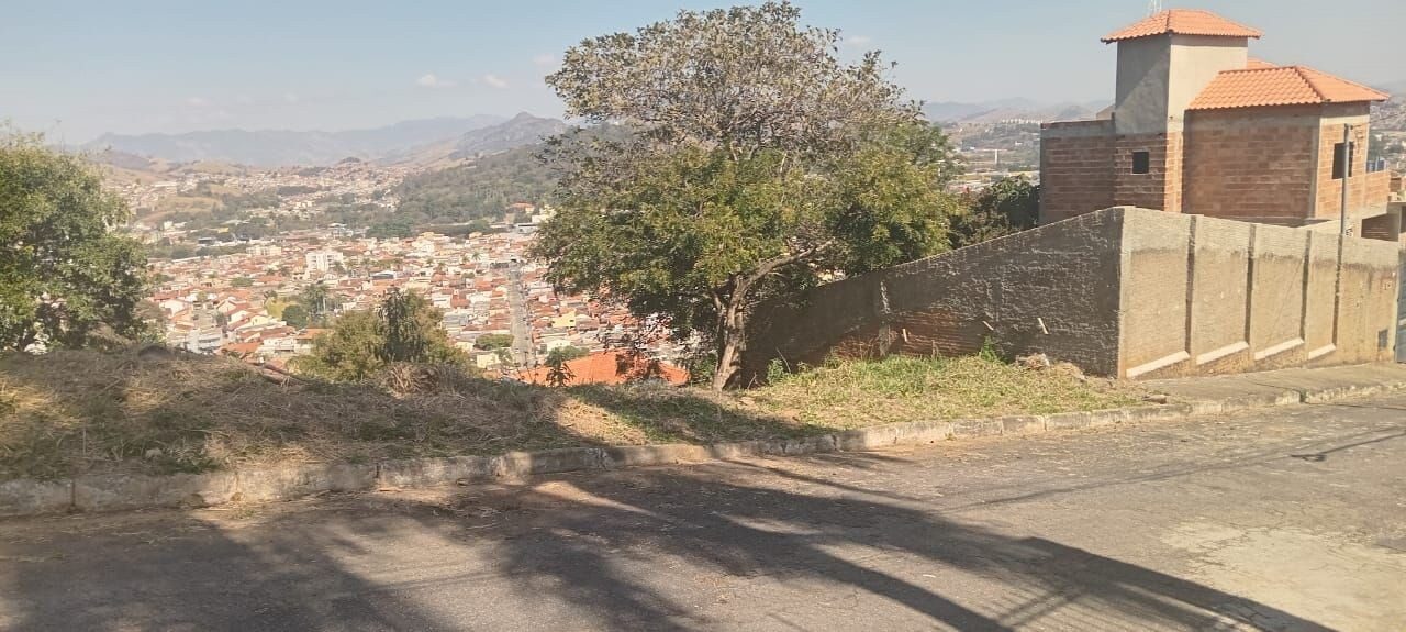 Foto 2 de Terreno de 421,20 m² no Morro Chic