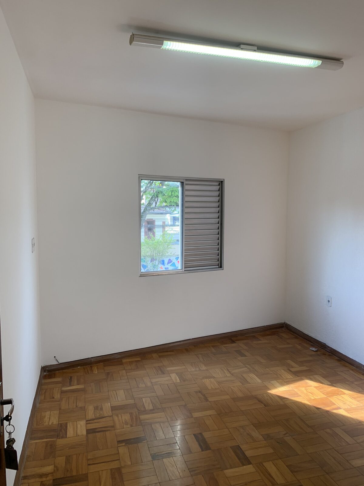 Foto 3 de Sala comercial de 10 m² em VARGINHA para alugar
