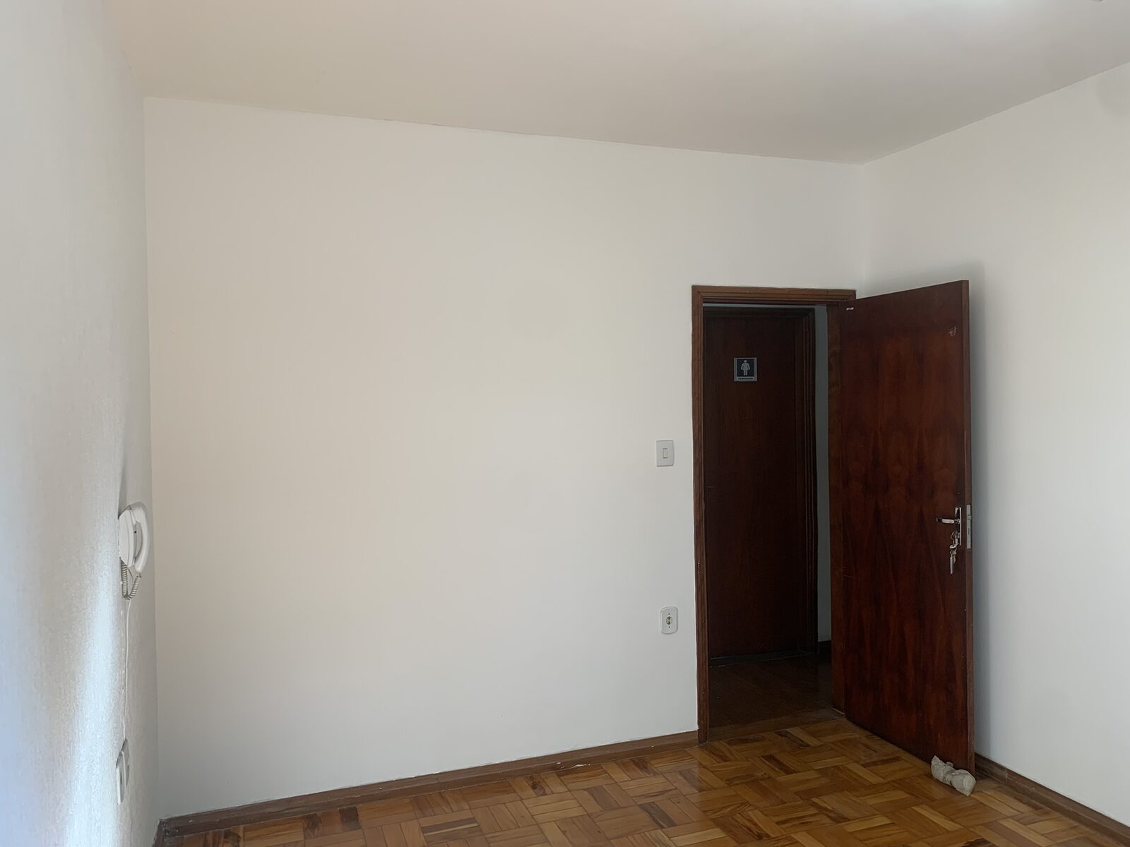 Foto 4 de Sala comercial de 10 m² em VARGINHA para alugar