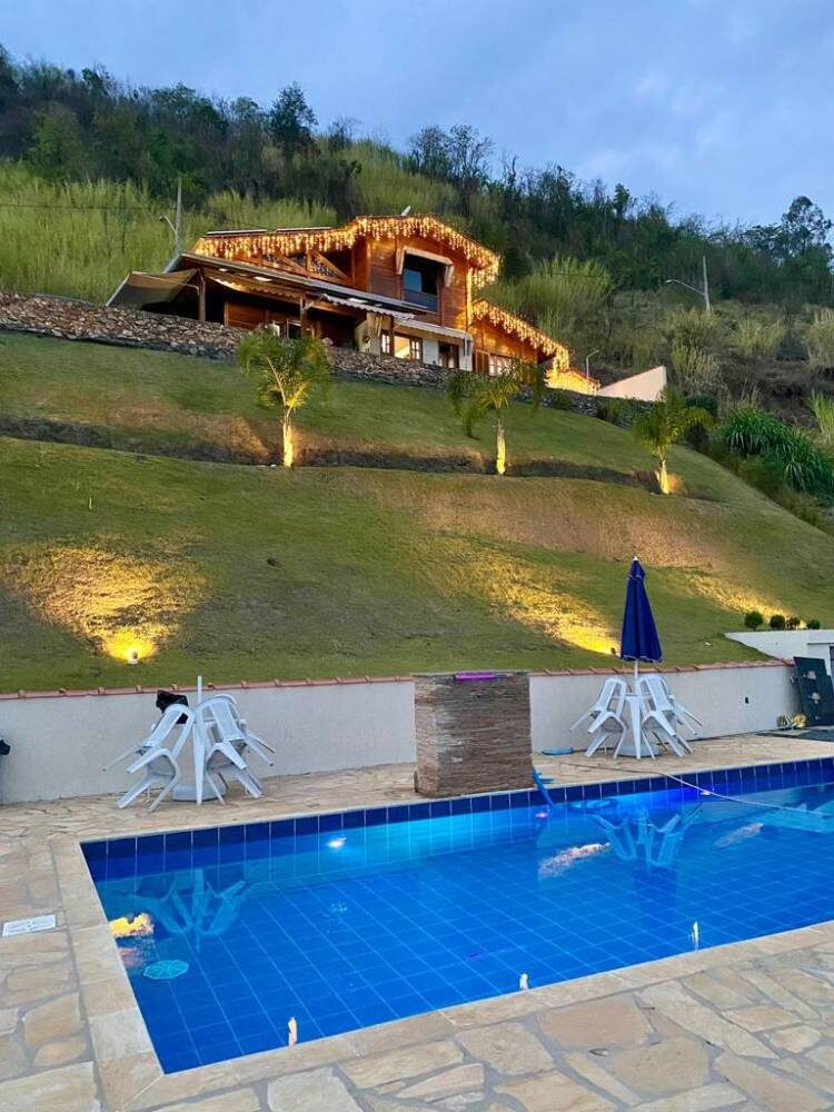 Foto 2 de Casa de 2400 m² em Pinheirinho