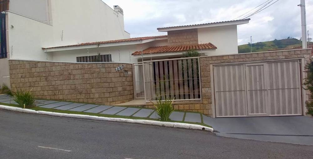 Foto 3 de Casa de 348 m² em Pinheirinho