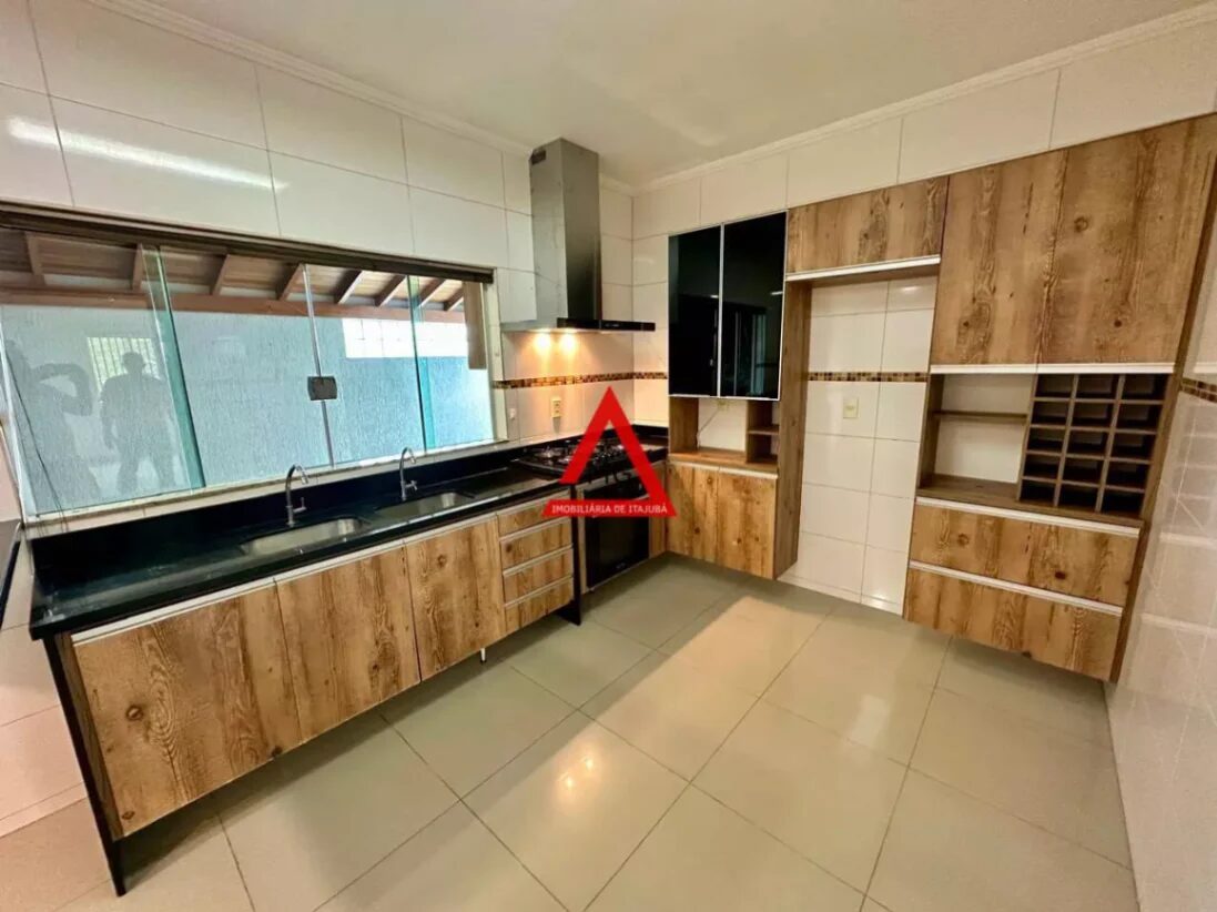 Foto 3 de Casa de 142 m² em SOBRADO Á VENDA COM 3 QUARTOS SENDO UMA SUÍTE