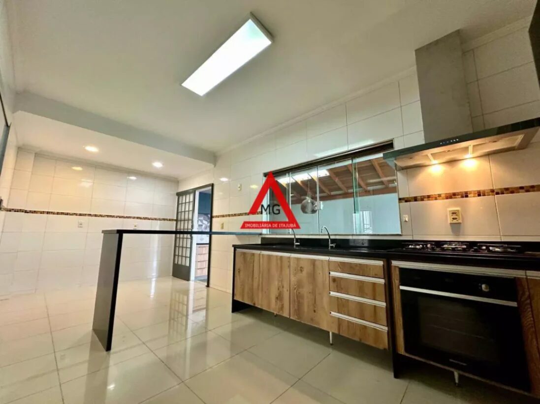 Foto 4 de Casa de 142 m² em SOBRADO Á VENDA COM 3 QUARTOS SENDO UMA SUÍTE