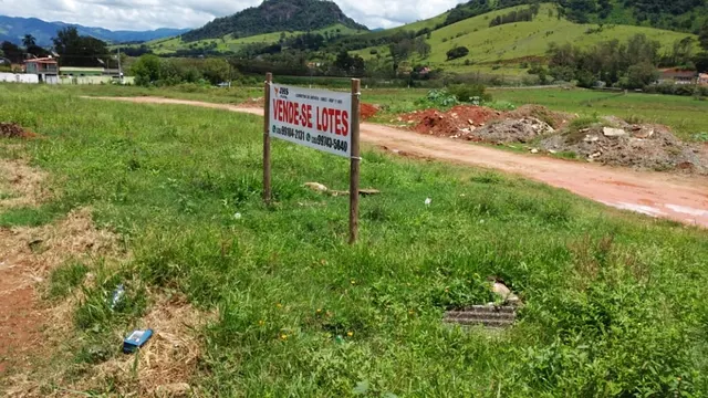 Foto 1 de Terreno de 640 m² em Rebourgeon