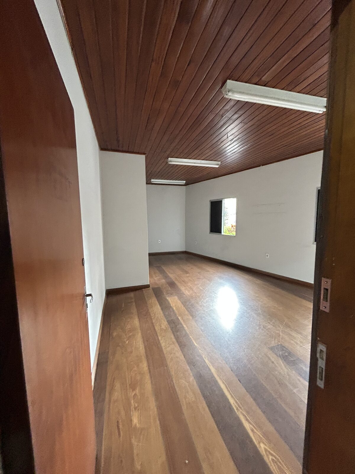 Foto 3 de Sala comercial de 20 m² em VARGINHA para alugar