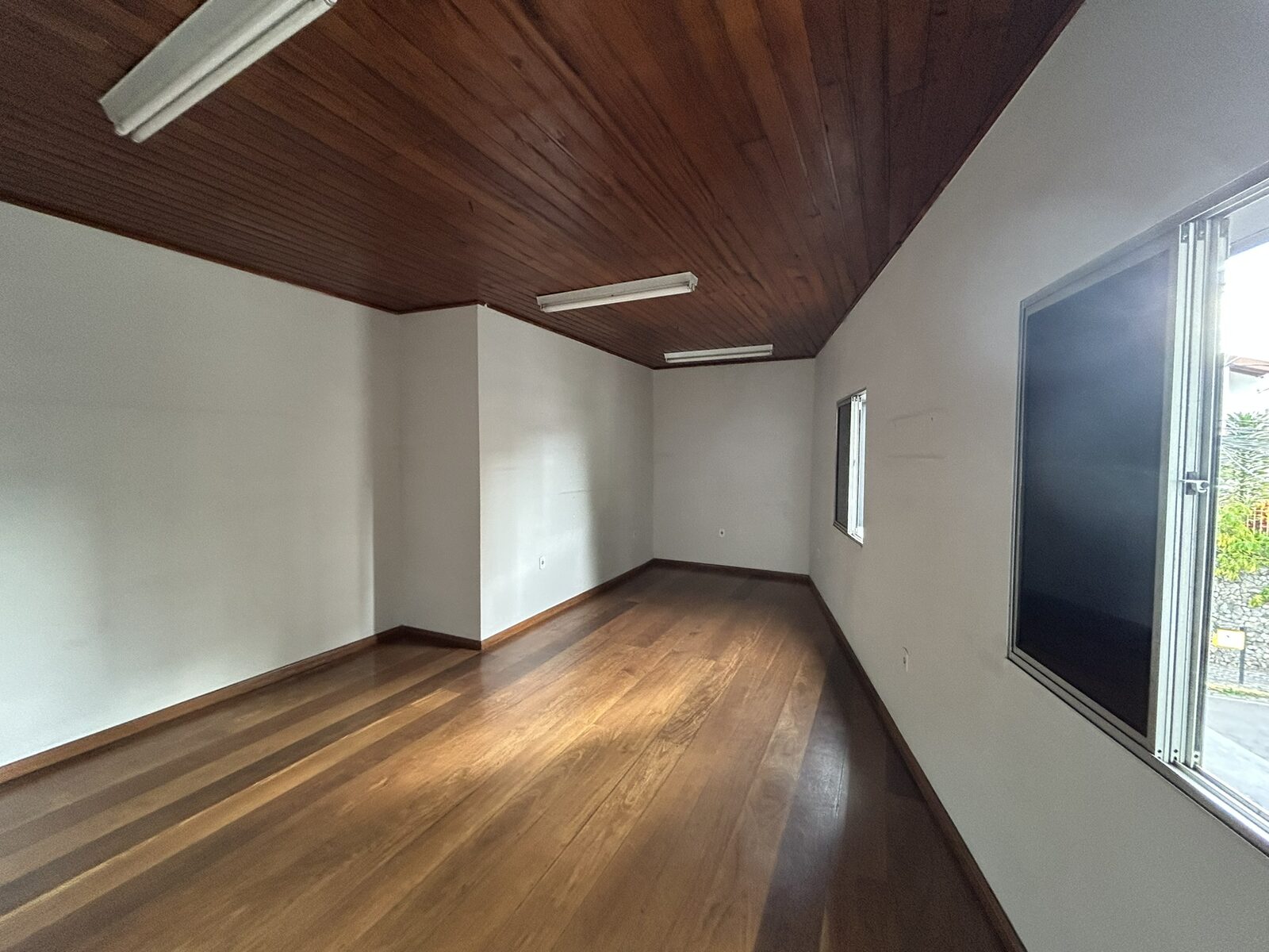Foto 6 de Sala comercial de 20 m² em VARGINHA para alugar