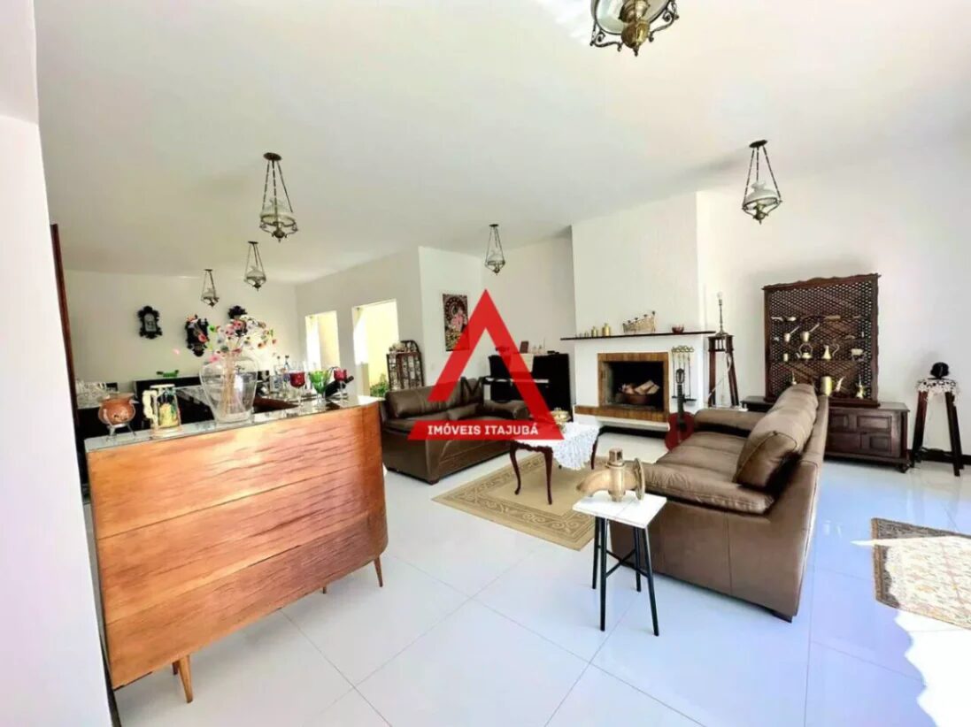 Foto 4 de Casa de 420 m² em Centro