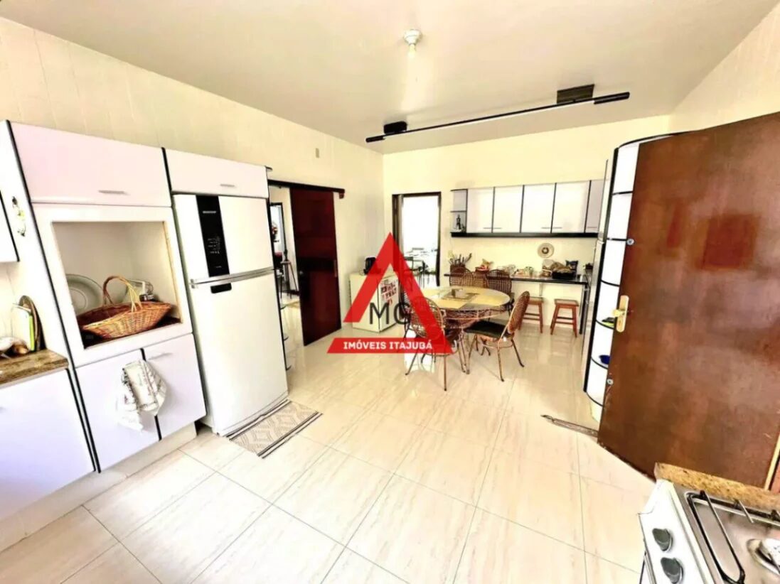 Foto 5 de Casa de 420 m² em Centro