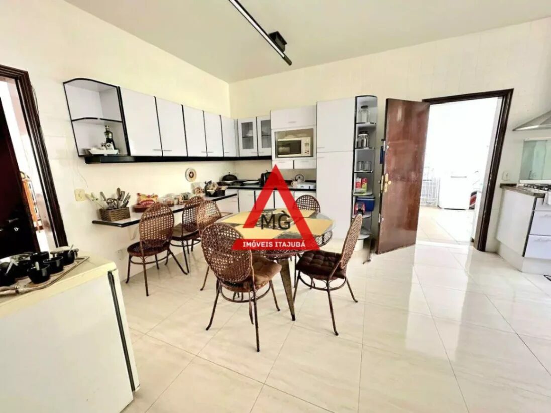 Foto 6 de Casa de 420 m² em Centro