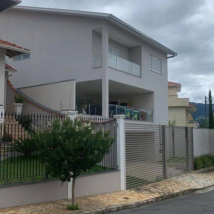 Foto 2 de Casa de 371 m² em Pinheirinho