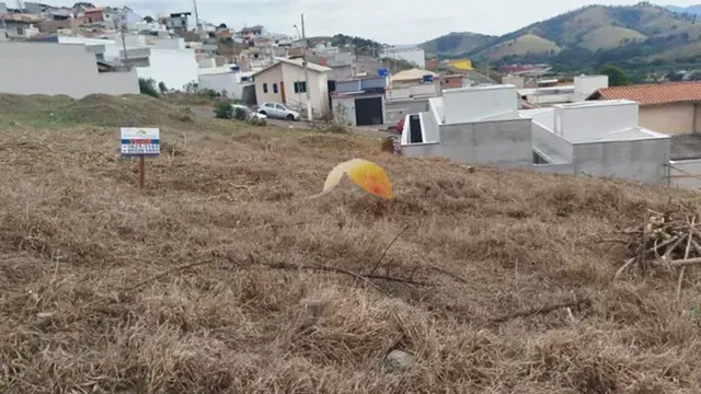 Foto 1 de Terreno de 200 m² em Colina Verde