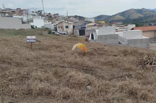 Foto 2 de Terreno de 200 m² em Colina Verde