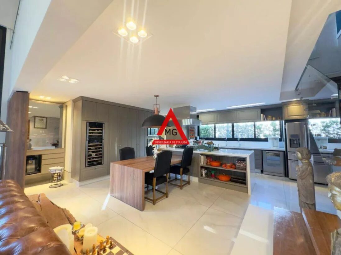 Foto 2 de Casa de 467.73 m² em Pinheirinho