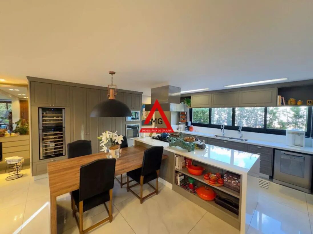 Foto 6 de Casa de 467.73 m² em Pinheirinho