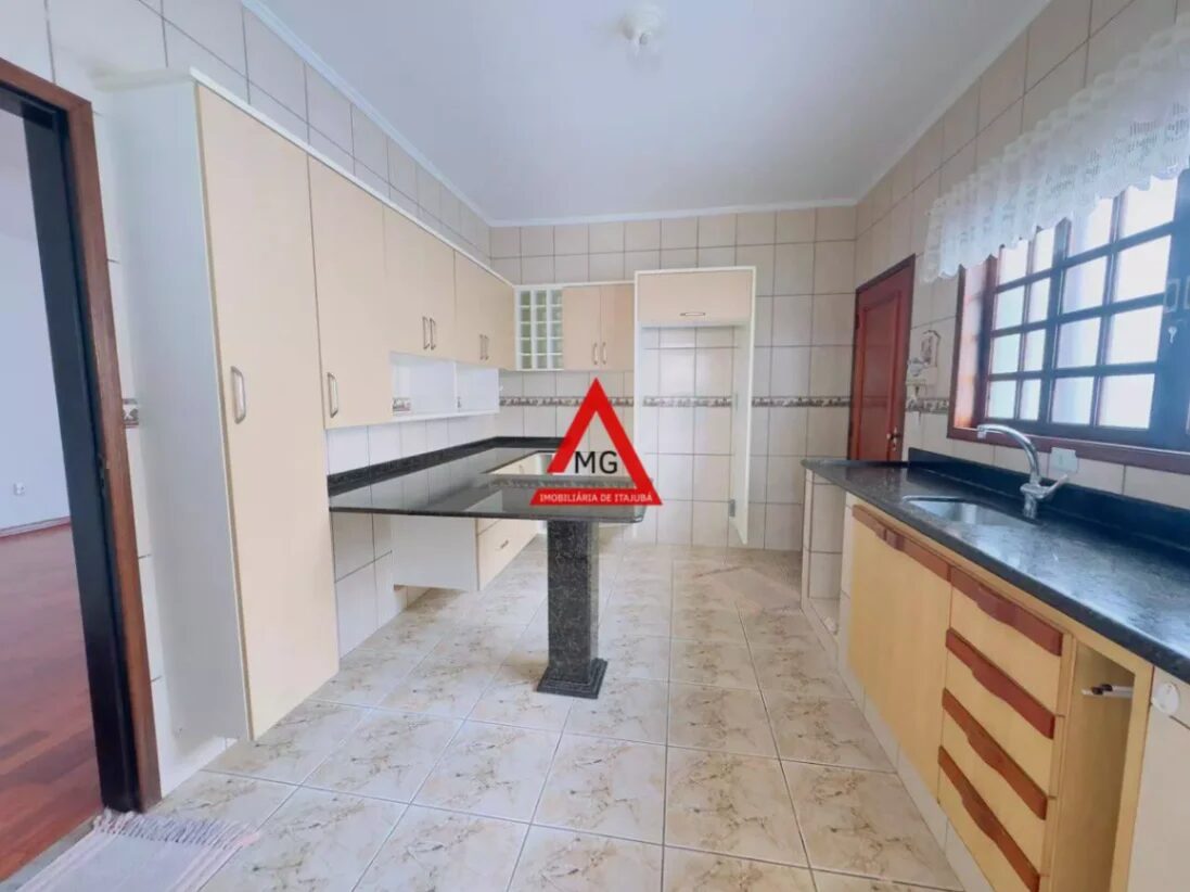 Foto 3 de Casa de 360 m² em CASA TERREA COM 3 QUARTOS