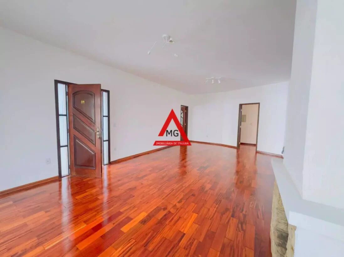 Foto 4 de Casa de 360 m² em CASA TERREA COM 3 QUARTOS