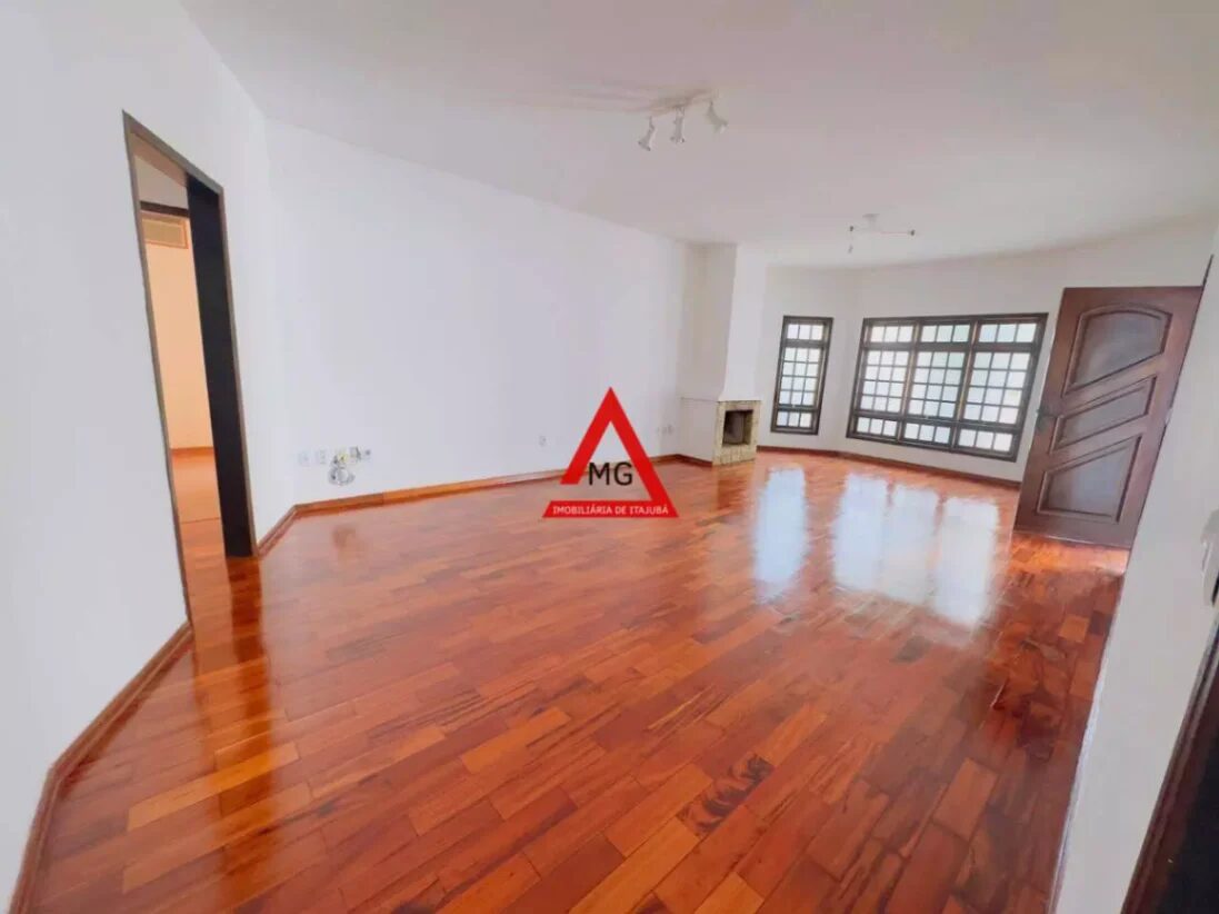 Foto 5 de Casa de 360 m² em CASA TERREA COM 3 QUARTOS