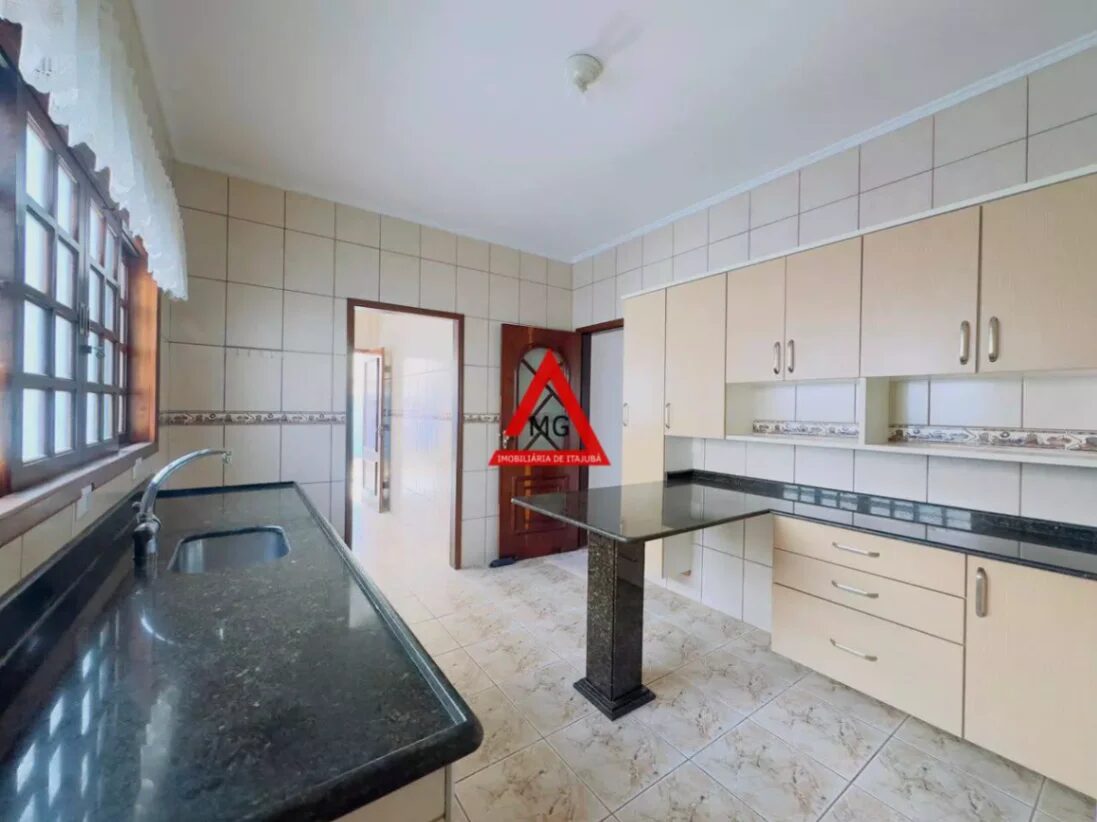 Foto 6 de Casa de 360 m² em CASA TERREA COM 3 QUARTOS
