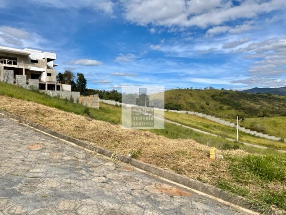 Foto 2 de Terreno de 773.84 m² em Pinheirinho