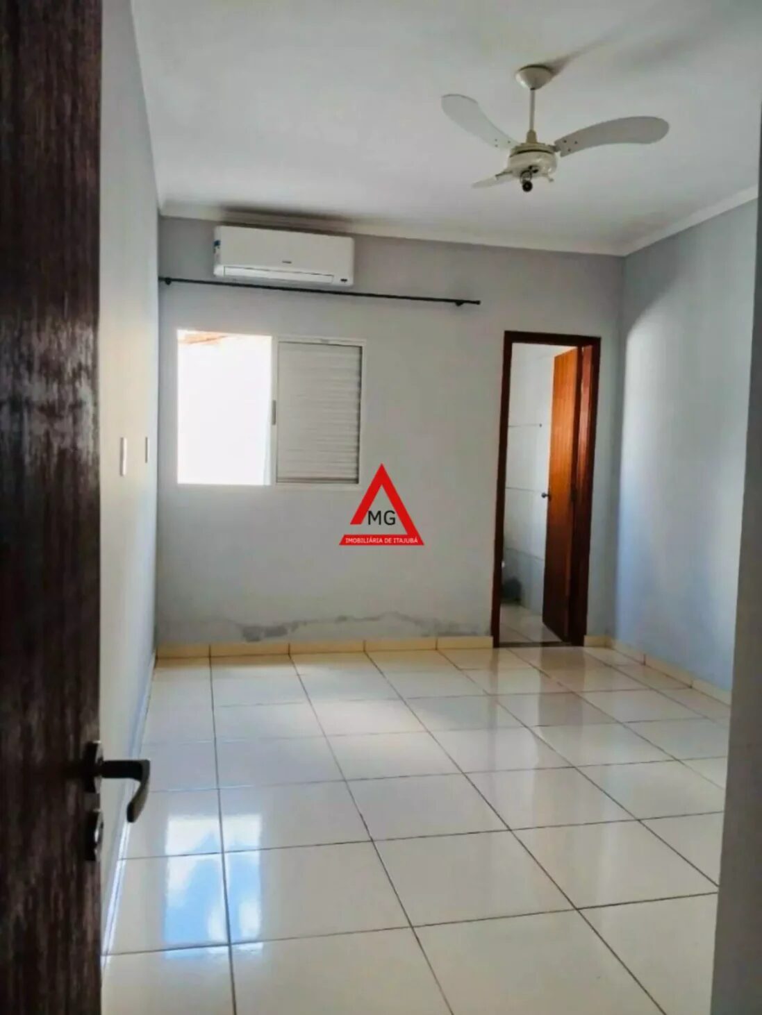 Foto 5 de Casa de 312 m² em ÓTIMA CASA A VENDA COM PISCINA