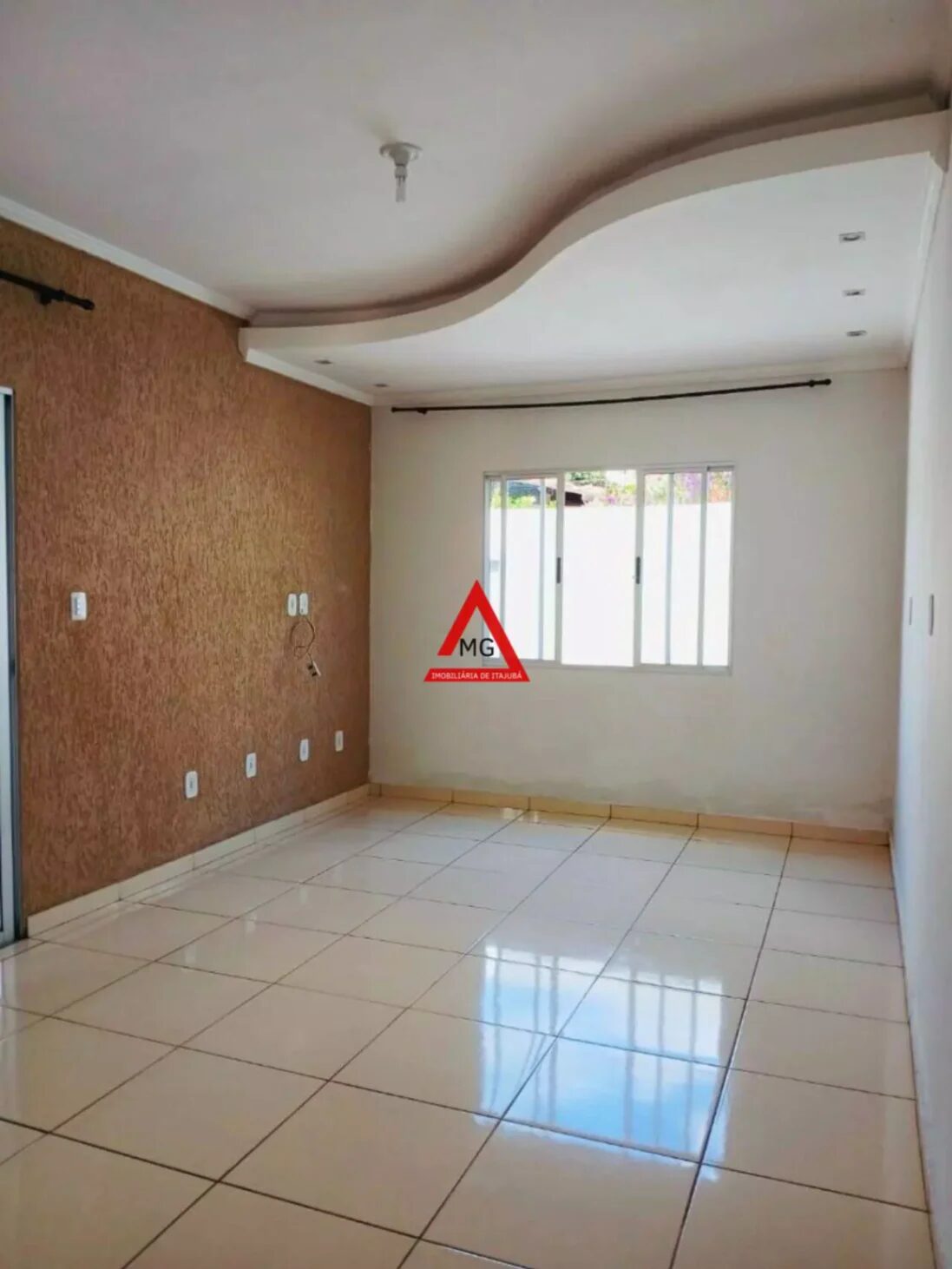 Foto 6 de Casa de 312 m² em ÓTIMA CASA A VENDA COM PISCINA
