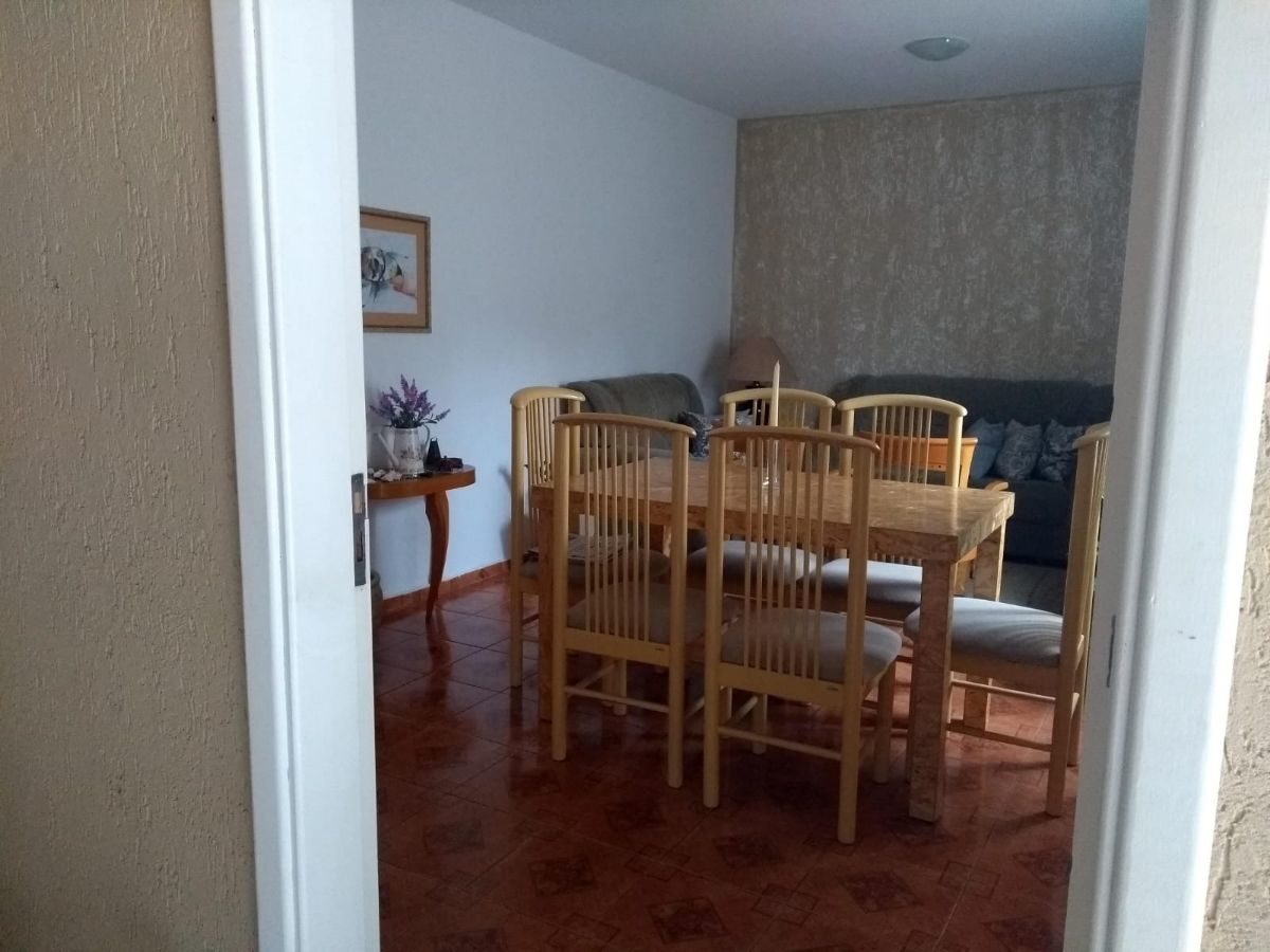 Foto 2 de Casa com terreno de 200 m² e espaço comercial independente