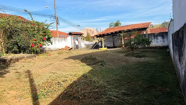 Terreno plano e murado de 350 m² no Pinheirinho