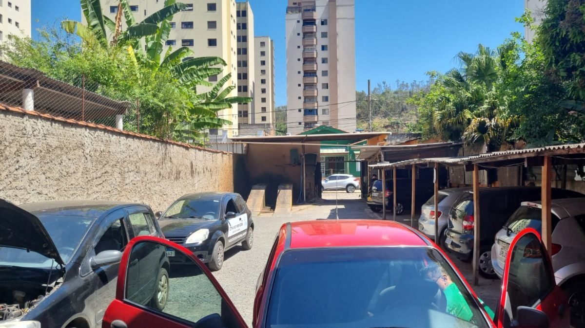 Foto 5 de Imóvel de 690 m² no Pinheirinho