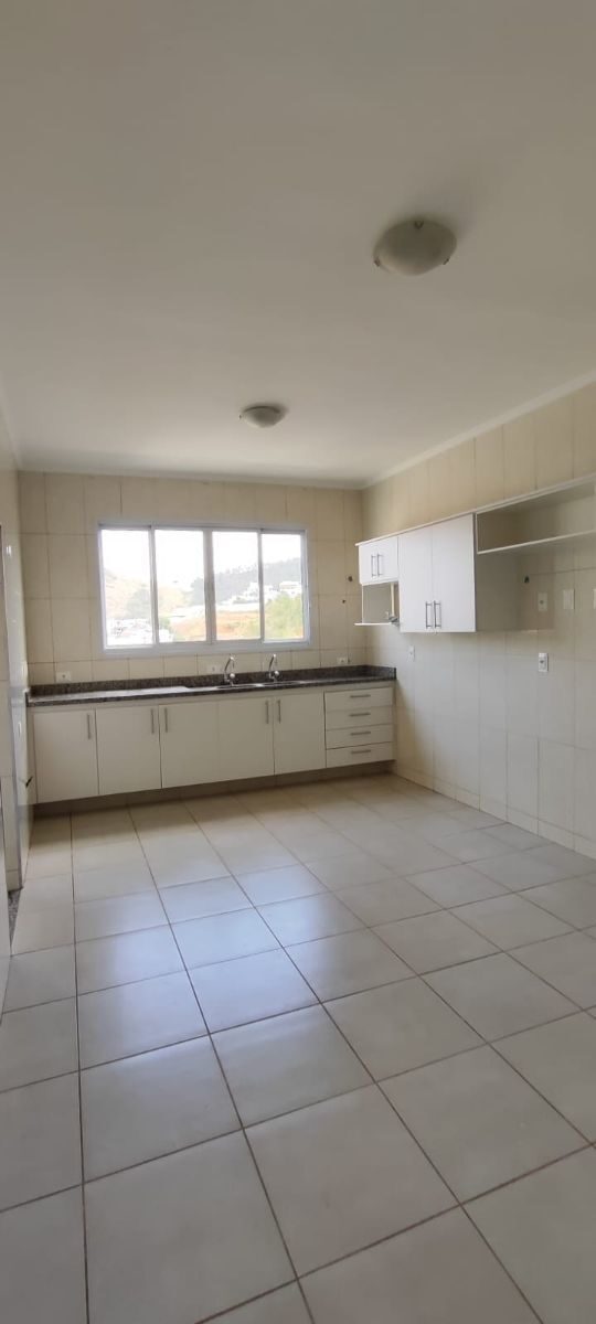 Foto 6 de Casa de 3 suítes em terreno de 527 m² no Pinheirinho