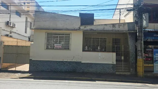Casa térrea de 4 quartos e 171 m² no Centro