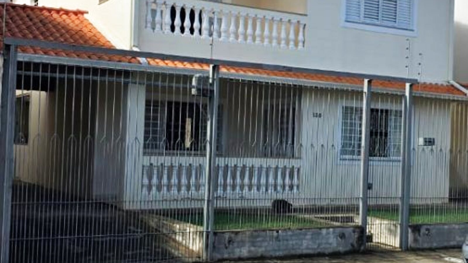 Sobrado de 4 quartos e 200 m² no Pinheirinho