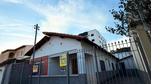 Foto 1 de Casa e edícula em terreno de 300 m² no Morro Chic