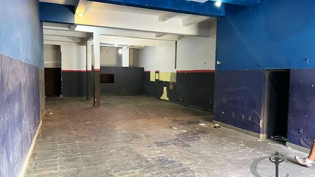 Foto 1 de Ponto comercial amplo com porta de enrolar e quintal, aceita permuta, São Vicente