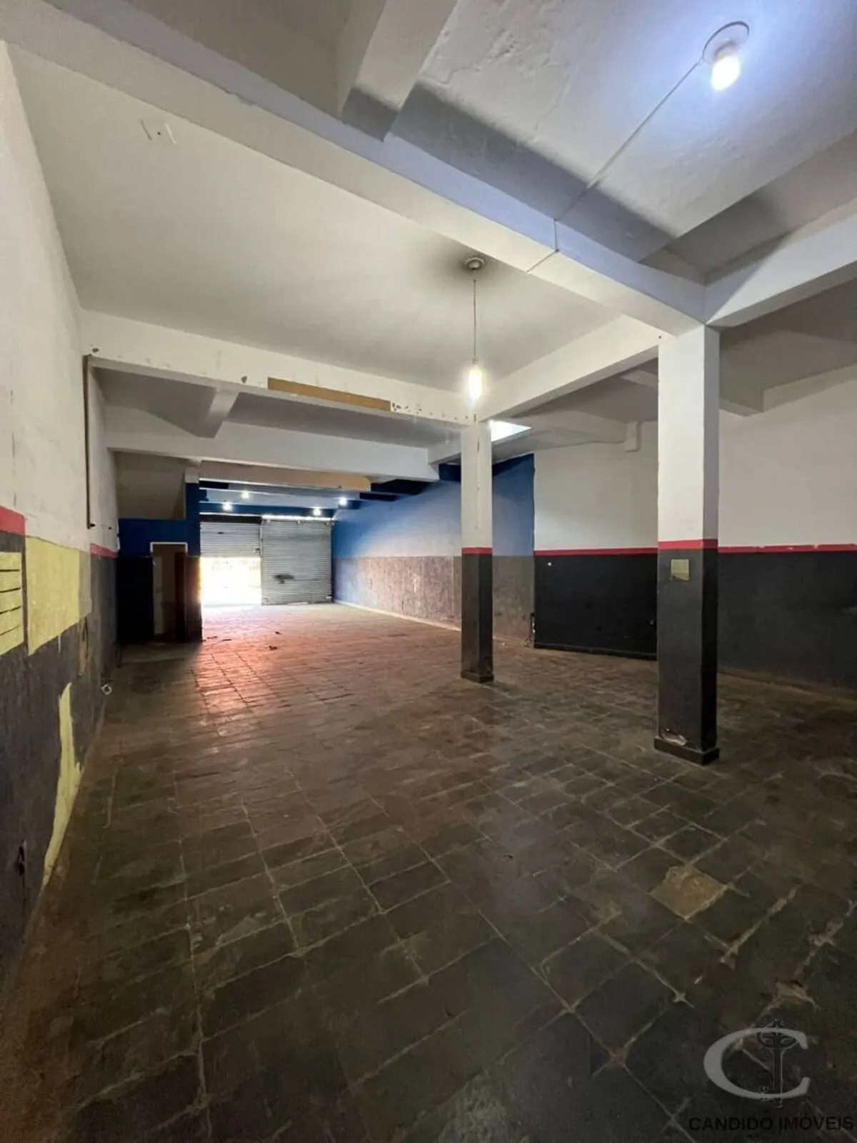 Foto 5 de Ponto comercial amplo com porta de enrolar e quintal, aceita permuta, São Vicente