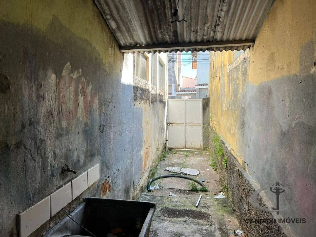 Foto 7 de Ponto comercial amplo com porta de enrolar e quintal, aceita permuta, São Vicente