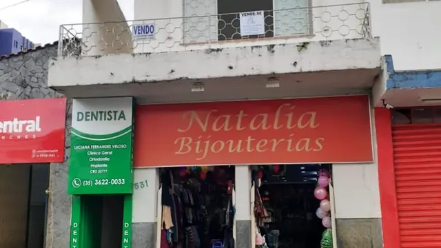 Foto 1 de Prédio com ponto comercial térreo e 2 apartamentos, Centro