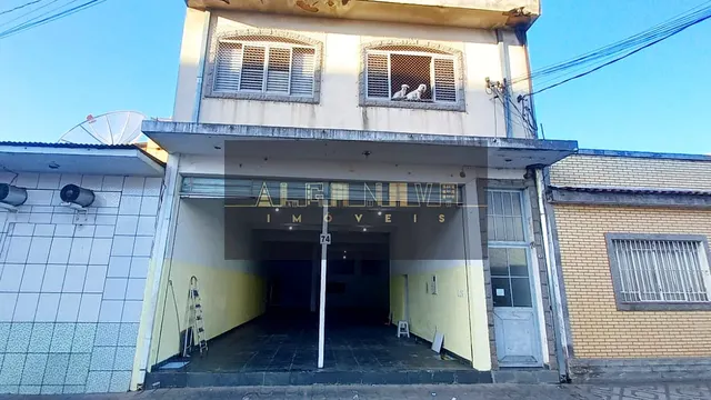 Ponto comercial de 175 m² com porta de enrolar, Centro