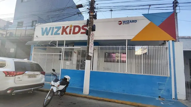 Ponto comercial com 10 salas e terreno de 300 m², Varginha