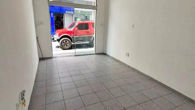 Foto 1 de Ponto comercial de 23 m² com banheiro para alugar na Rua Américo de Oliveira, Centro