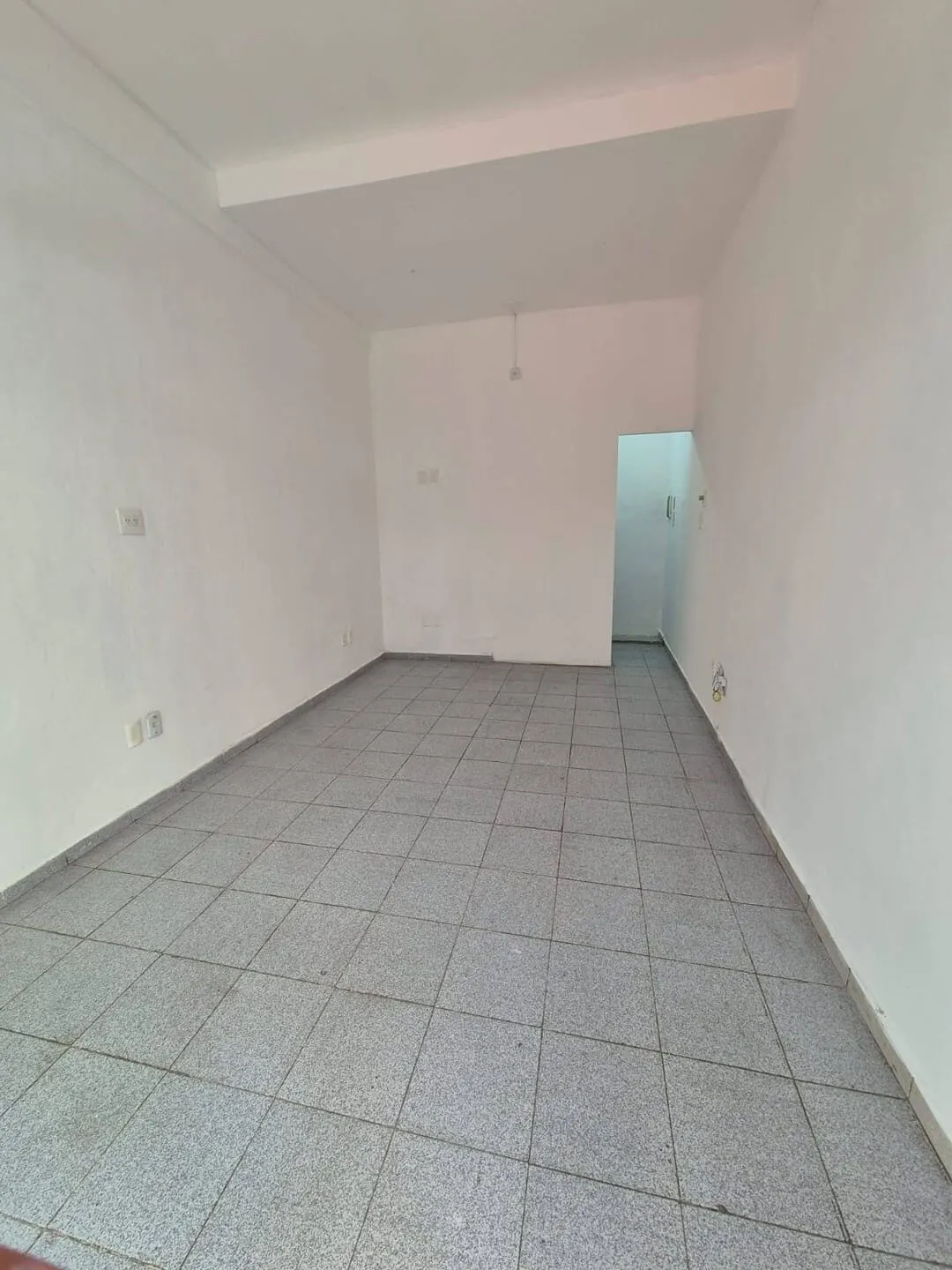 Foto 2 de Ponto comercial de 23 m² com banheiro para alugar na Rua Américo de Oliveira, Centro