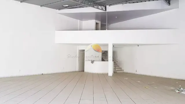 Foto 1 de Ponto comercial de 253 m² com mezanino perto da Igreja Matriz, Centro