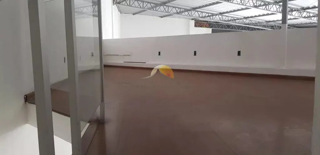 Foto 2 de Ponto comercial de 253 m² com mezanino perto da Igreja Matriz, Centro