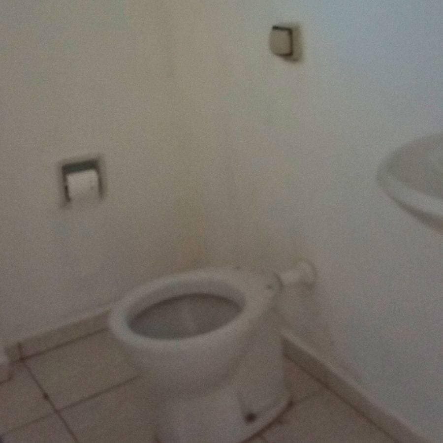 Foto 4 de Ponto comercial de 63 m² com banheiro e porta de enrolar, Varginha