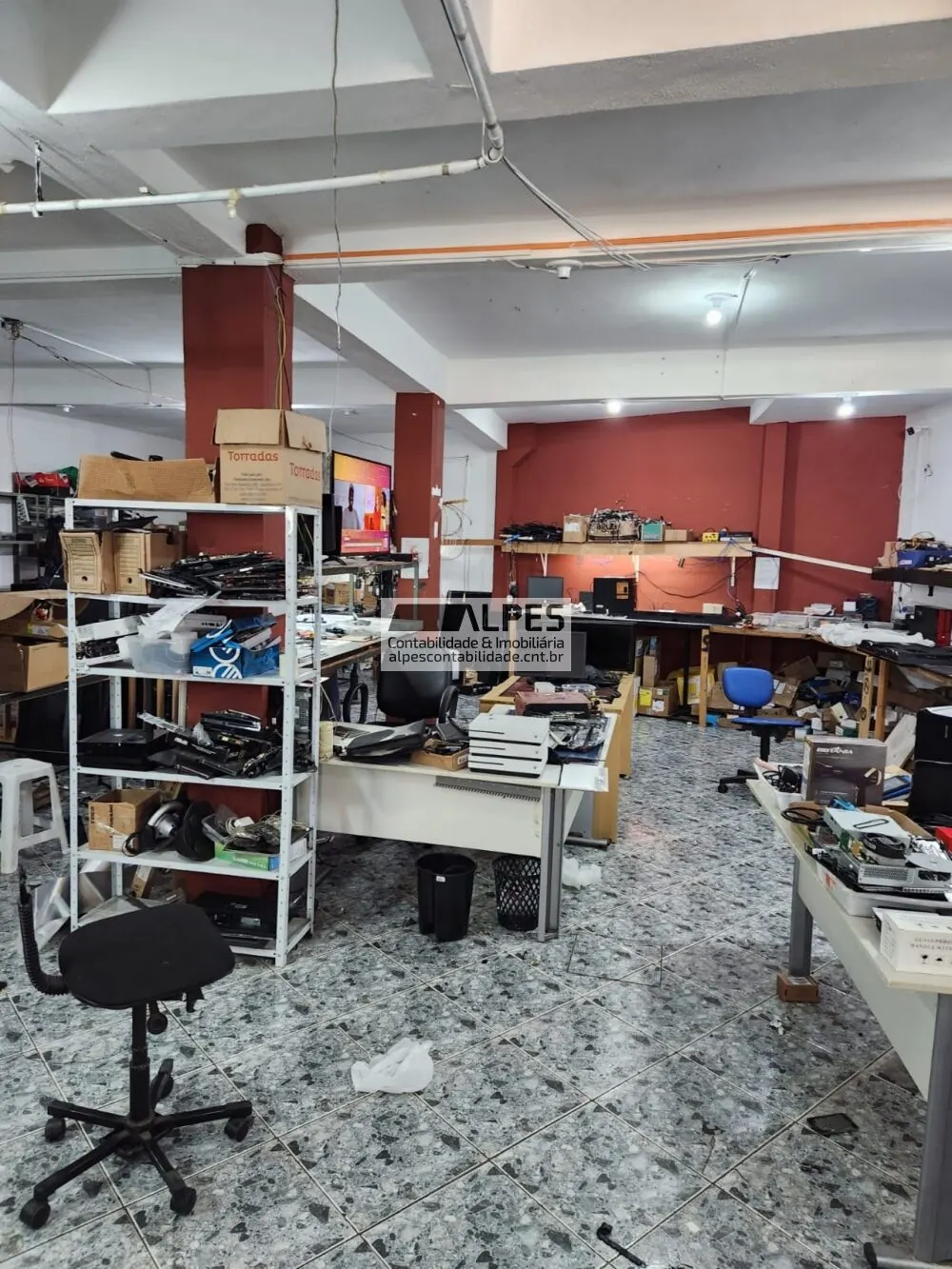 Foto 3 de Ponto comercial térreo de 87 m² com divisórias e banheiro, Morro Chic